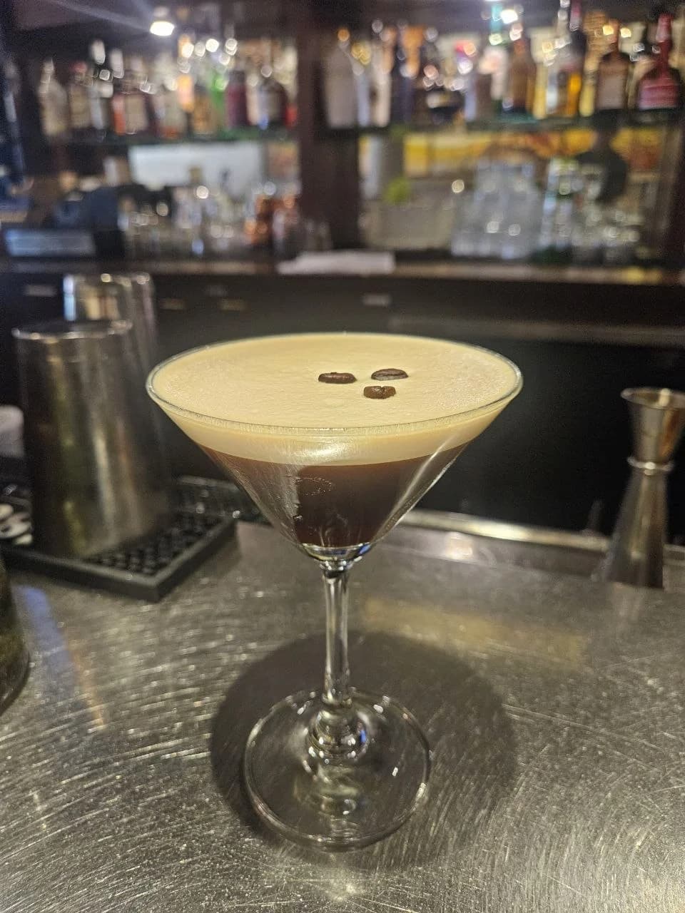 Espresso martini servido en un evento real